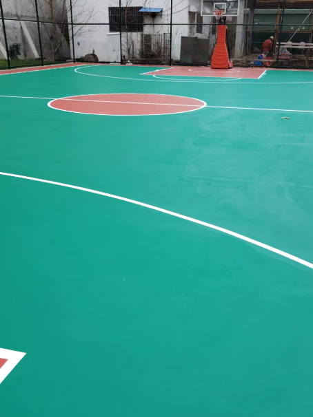 西华 球场长期使用易出现地面开裂